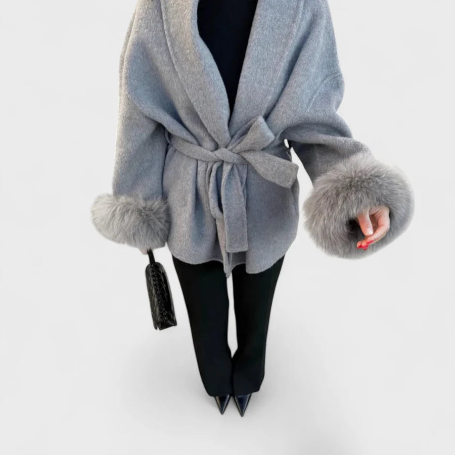 ELORA – CAPPOTTO ELEGANTE CON DETTAGLI IN PELLICCIA
