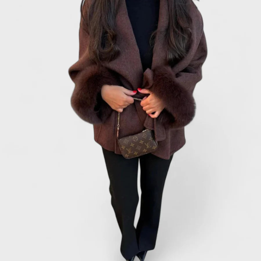 ELORA – CAPPOTTO ELEGANTE CON DETTAGLI IN PELLICCIA